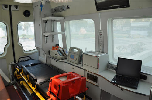 楚雄救护车内部